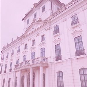 Meet your Posher, Queen